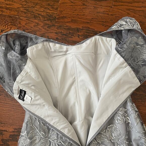 La Femme Formal Gown 3/4 Sleeves Silver Embroidered Mesh A-Line Size 14 NWT - Picture 8 of 13